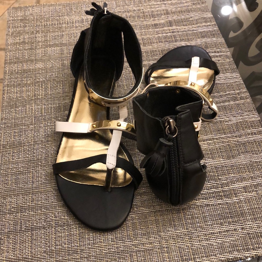 Unique sandals - Picture 3 of 3